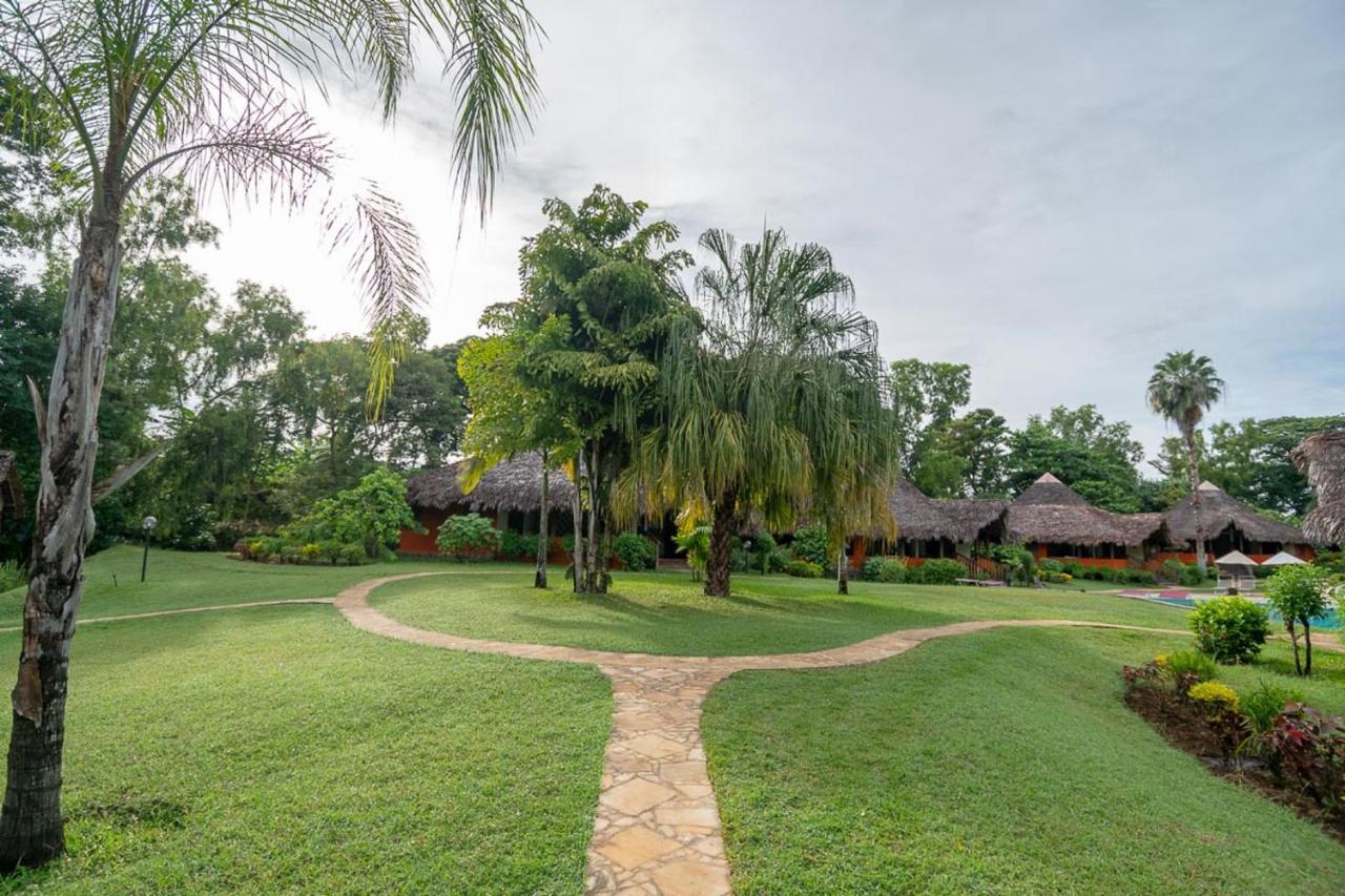 Loharano Lodge Nosy-Be Екстериор снимка